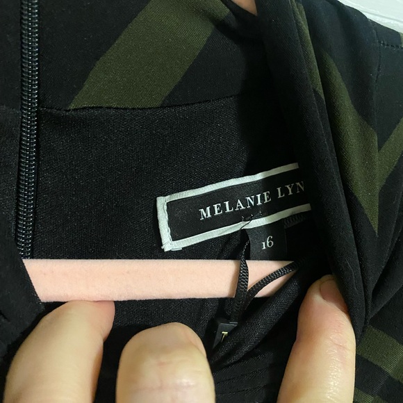 Stripes asymmetric hem dress - Picture 3 of 7